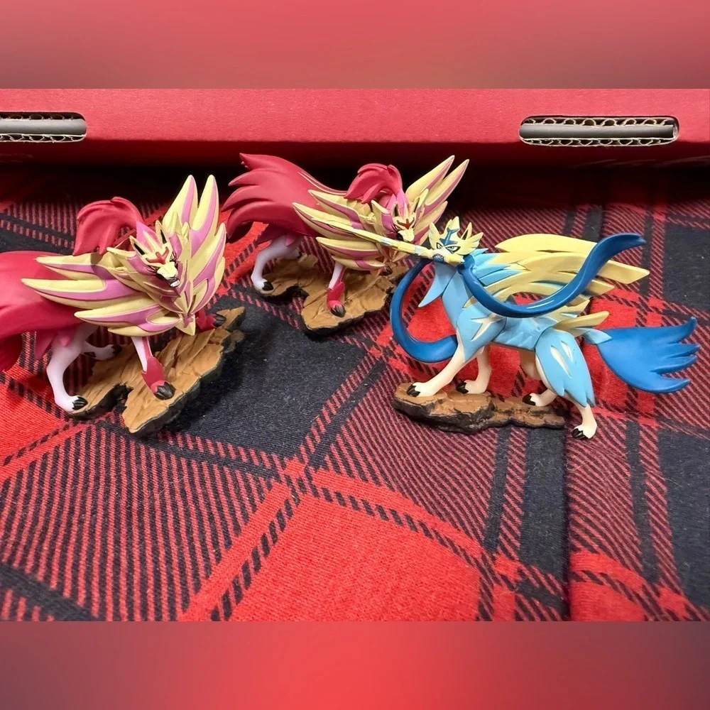 2023 Shiny Zamazenta Shiny Zacian Pokemon Permuim Collection Nintendo Game Freak